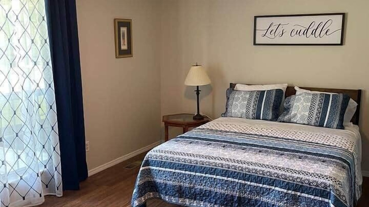 Photo of Bedroom in Grubville