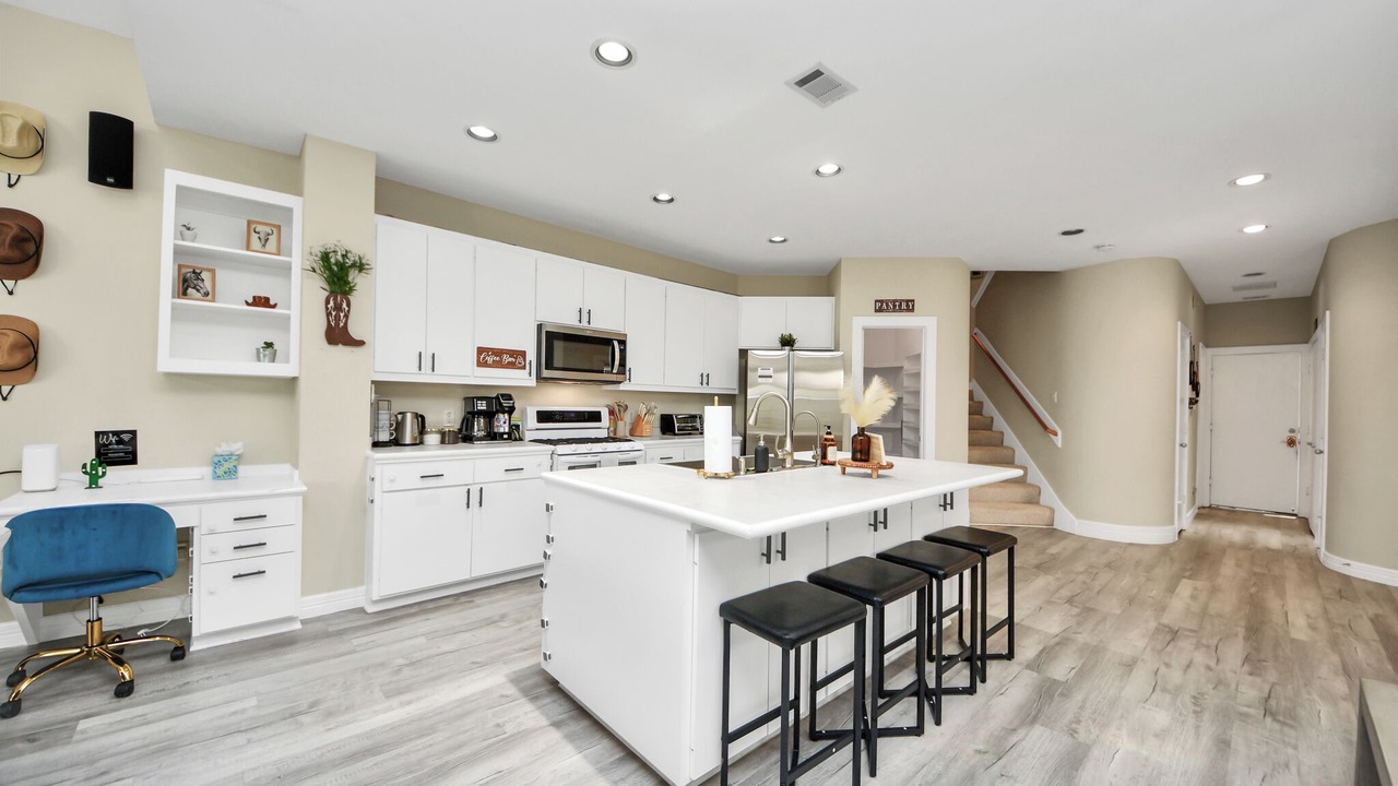 Photo of Kitchen in Willow Meadows/Willowbend Area
