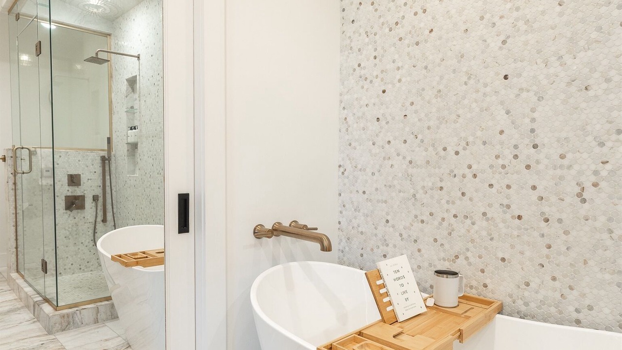 Photo of Bathroom in Ponce De Leon