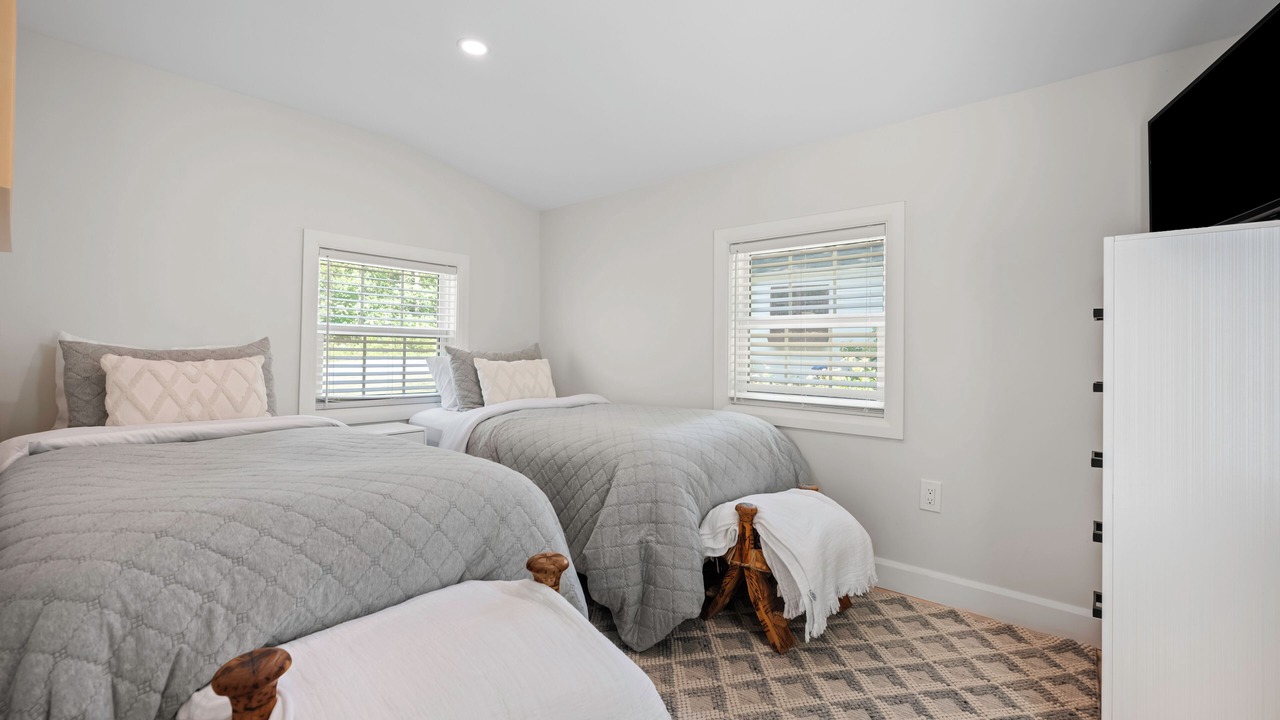 Photo of Bedroom in Mono