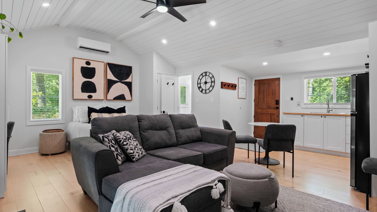Photo of Livingroom in Mono