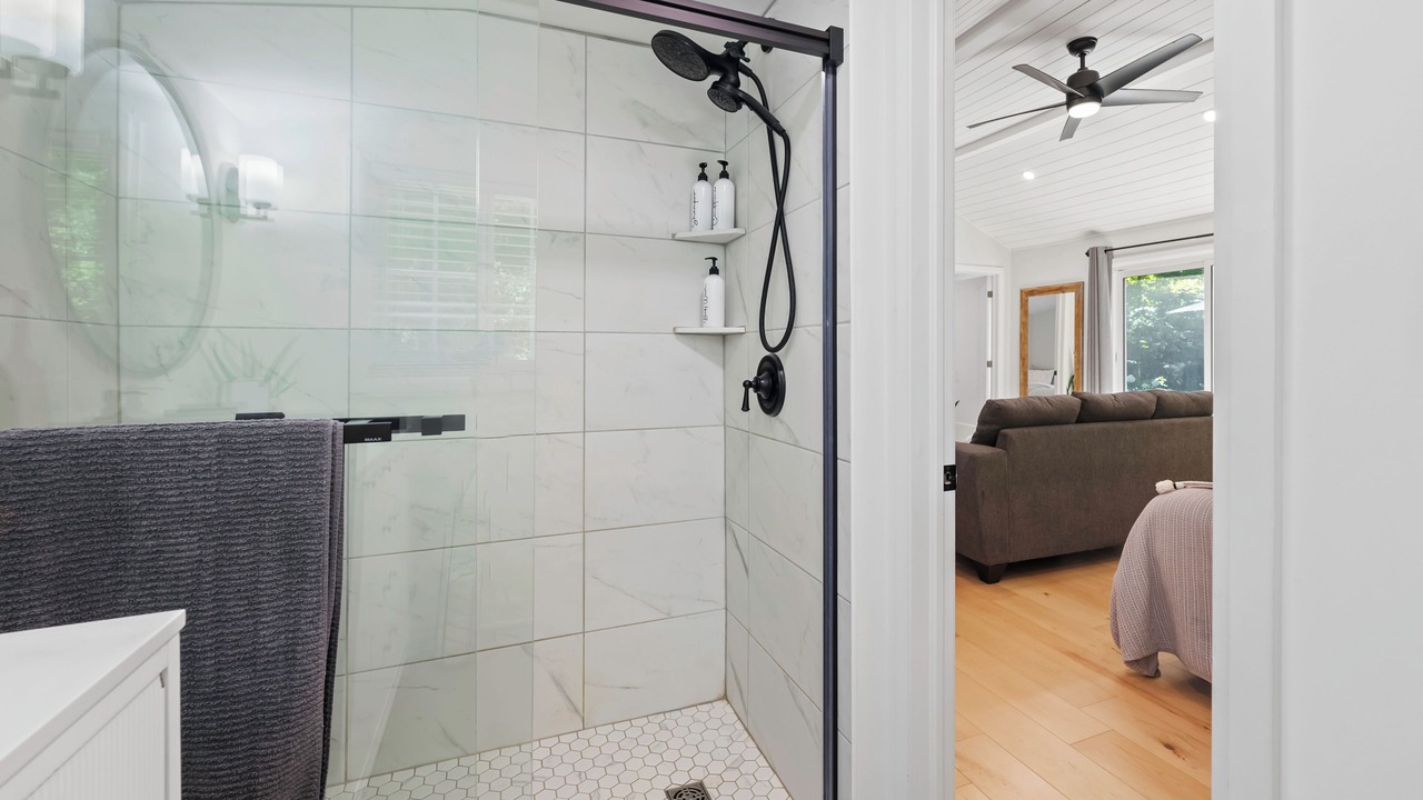 Photo of Bathroom in Mono
