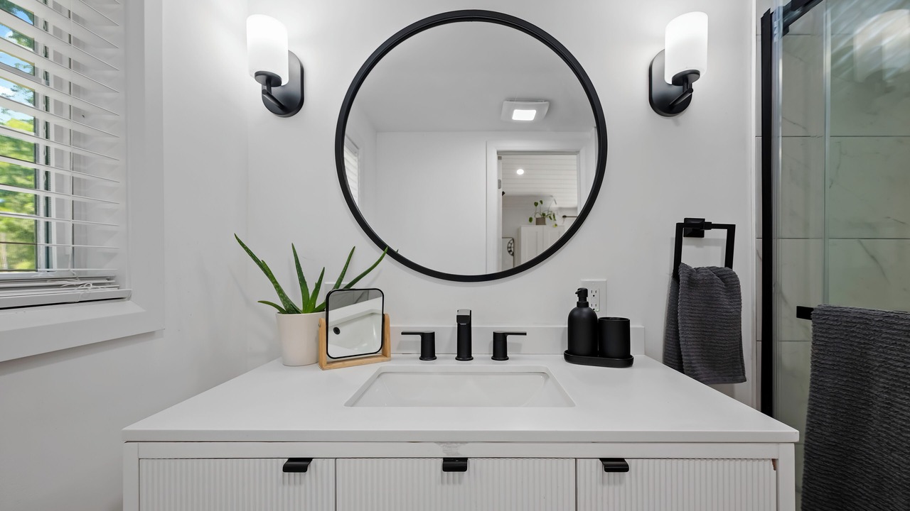Photo of Bathroom in Mono