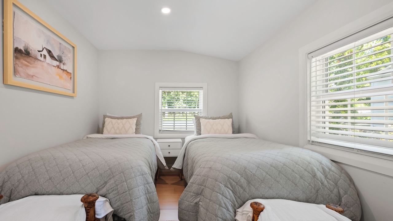 Photo of Bedroom in Mono