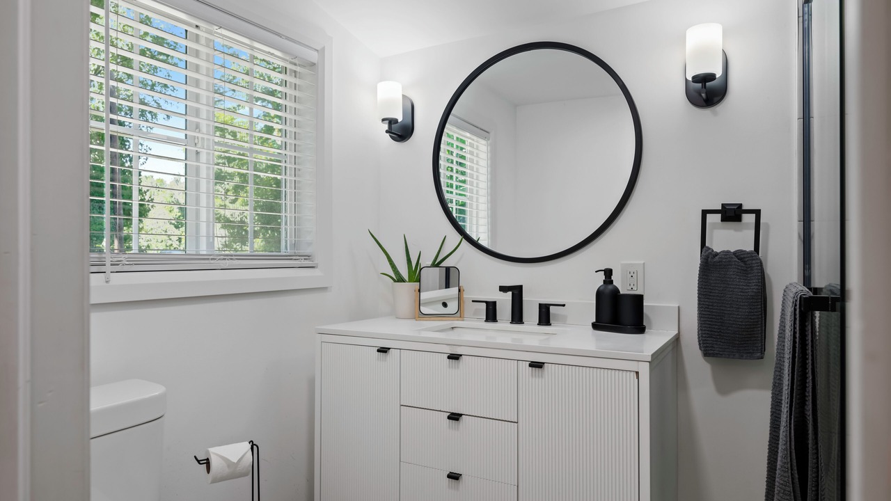 Photo of Bathroom in Mono