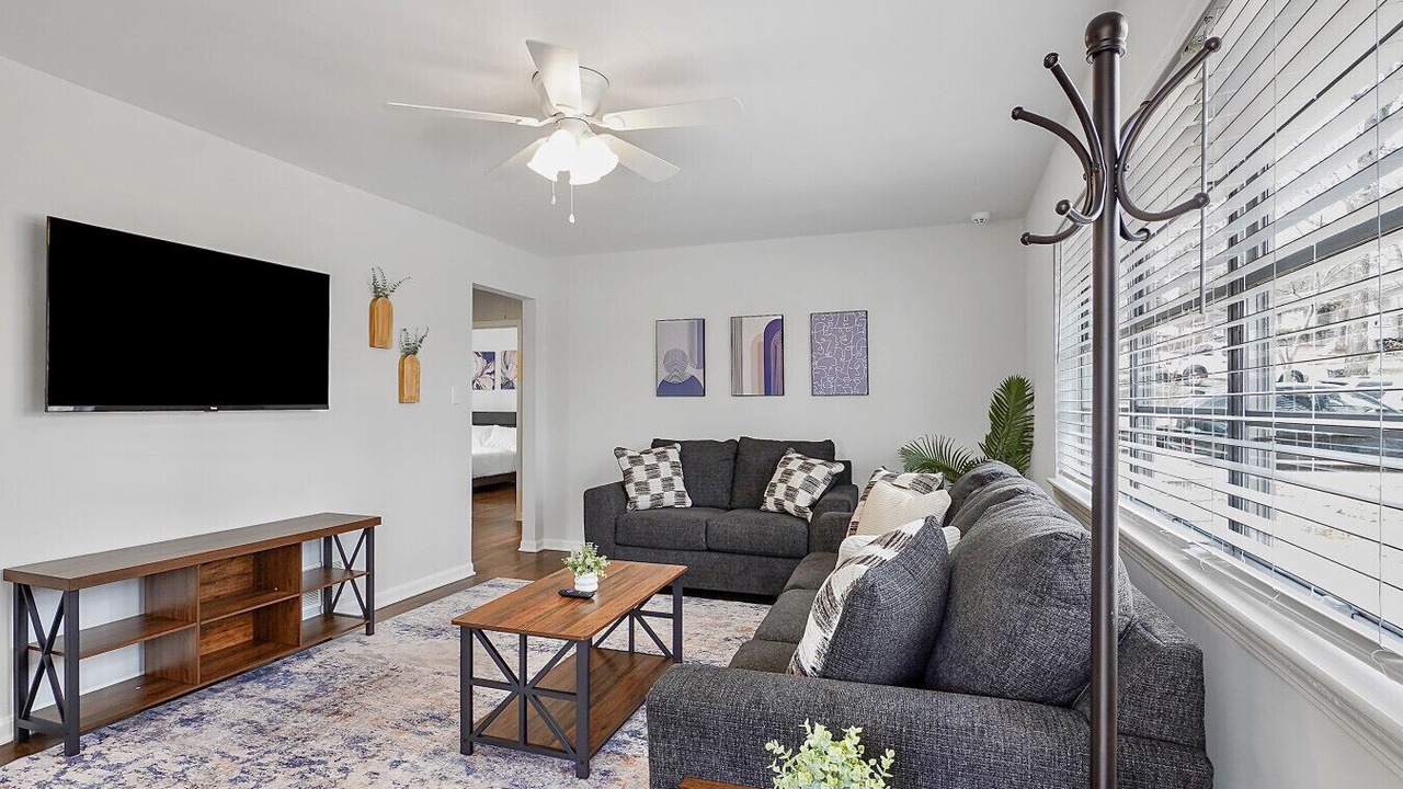 Photo of Livingroom in Crestline Heights