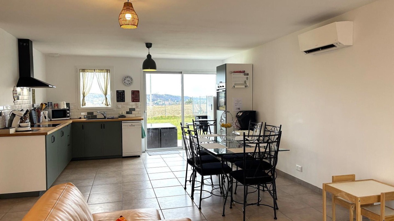 Photo of Livingroom in Cusset