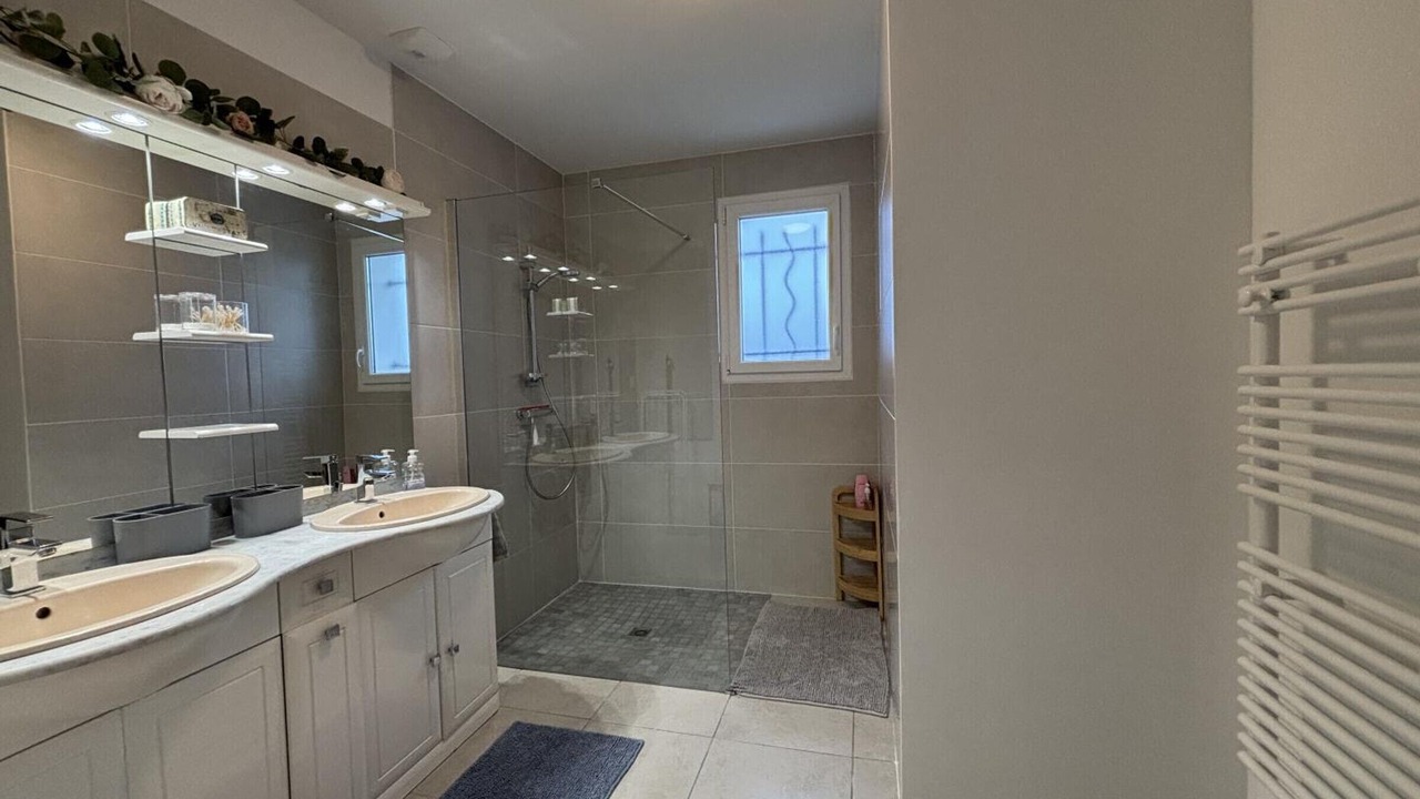 Photo of Bathroom in Cusset