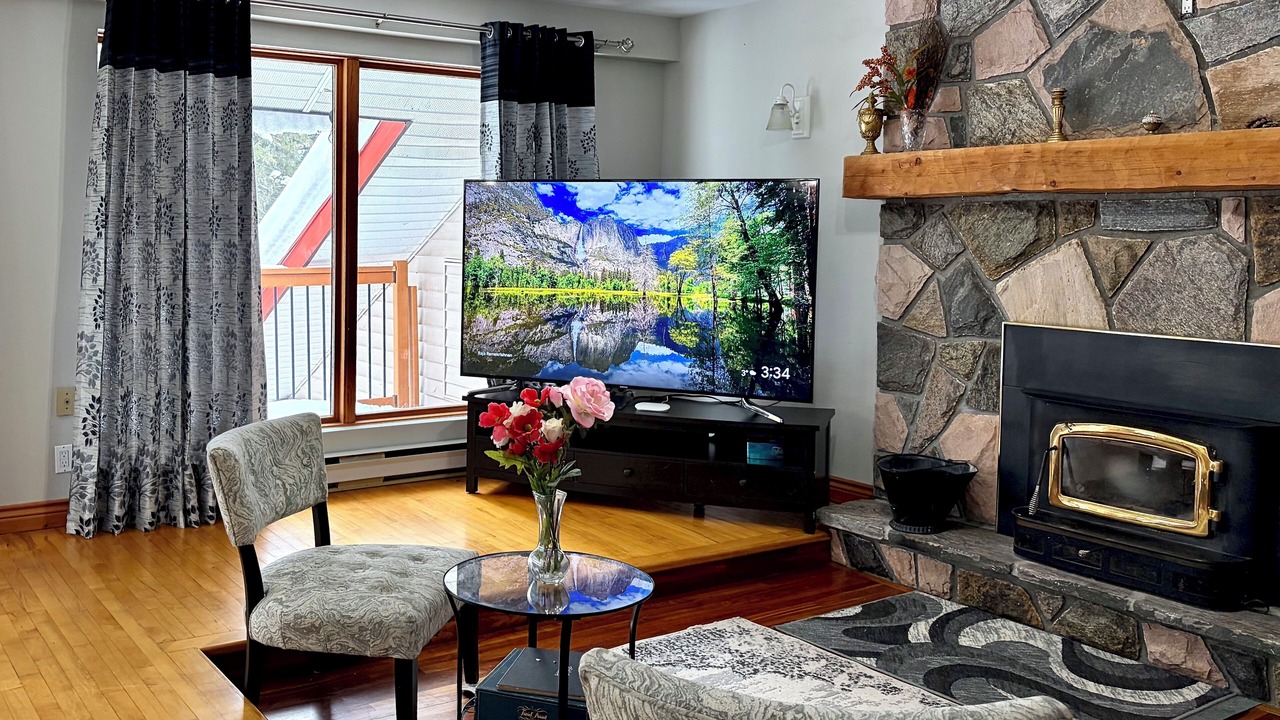 Photo of Livingroom in Algonquin Highlands