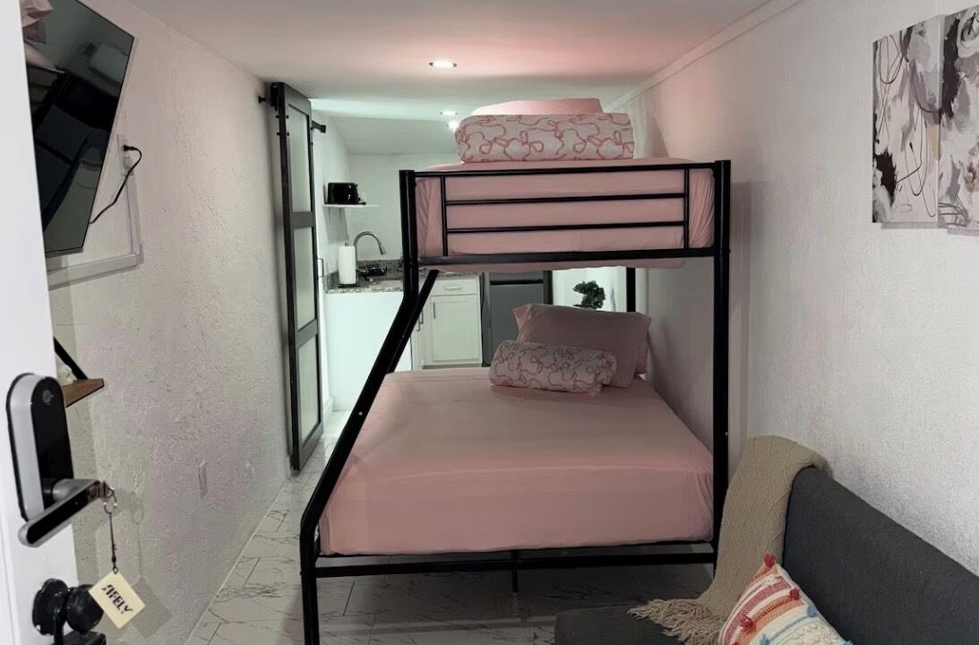 Photo of Bedroom in Pinecrest West Park