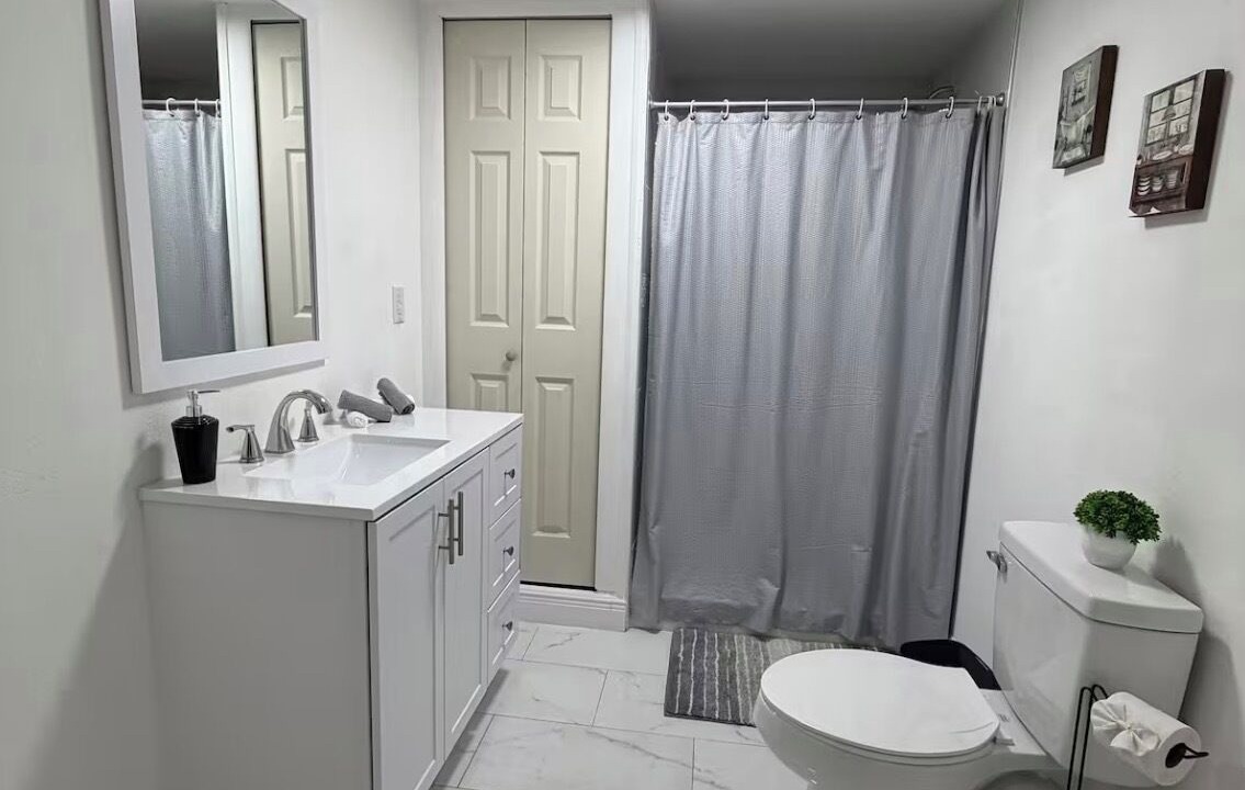 Photo of Bathroom in Pinecrest West Park