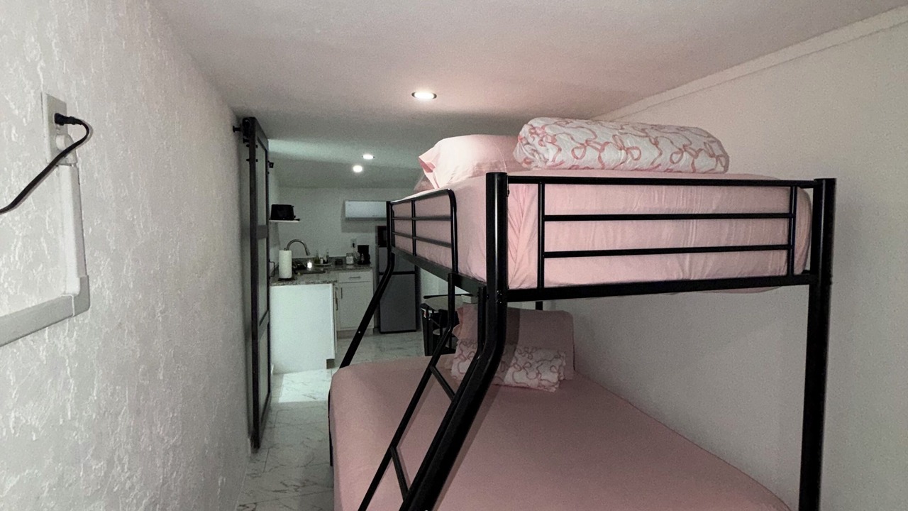 Photo of Bedroom in Pinecrest West Park