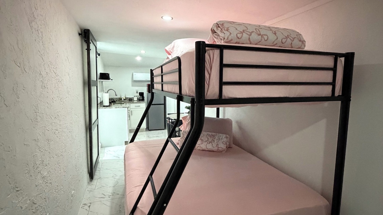 Photo of Bedroom in Pinecrest West Park