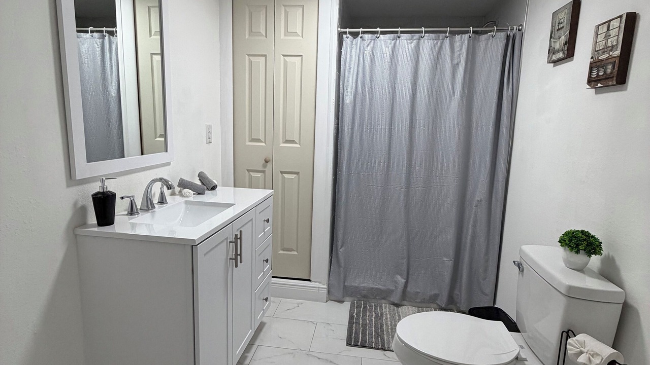 Photo of Bathroom in Pinecrest West Park