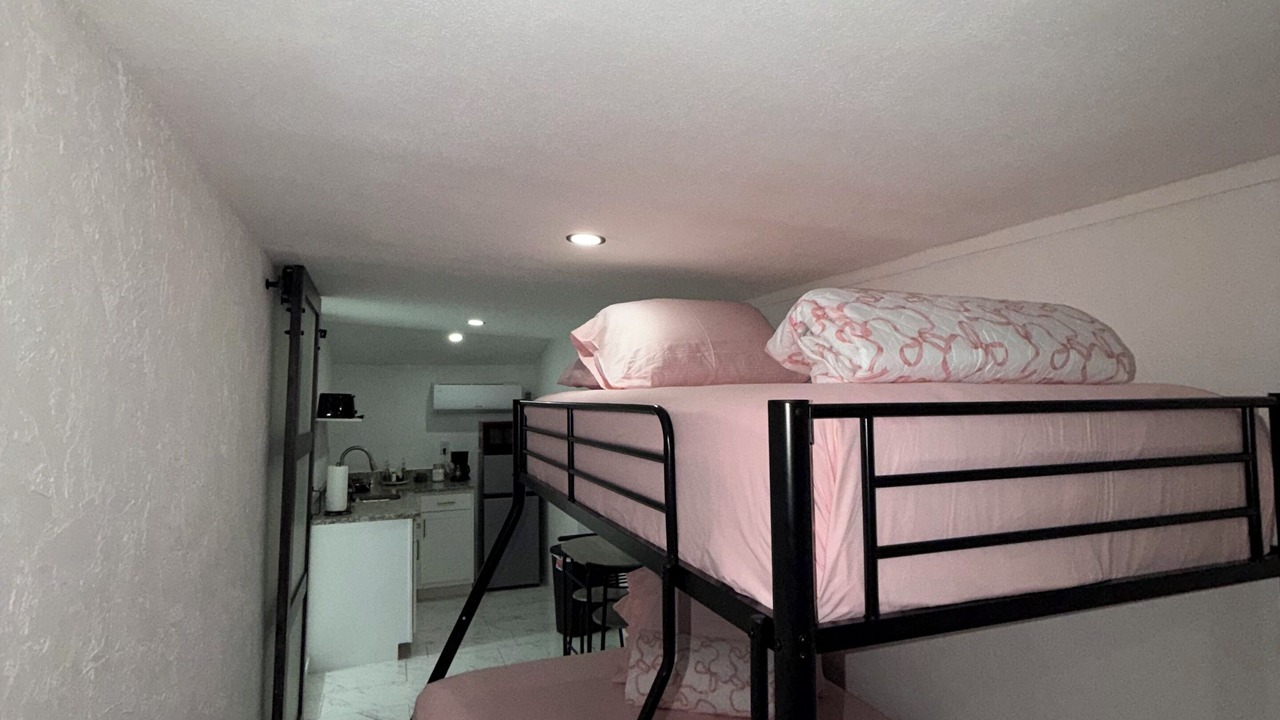 Photo of Bedroom in Pinecrest West Park
