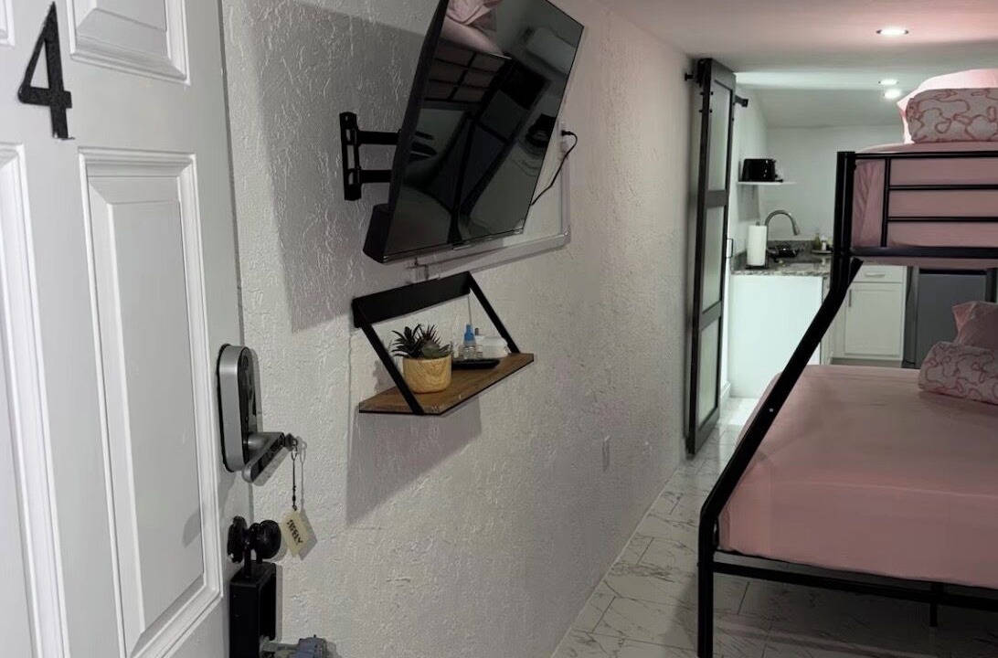 Photo of Bedroom in Pinecrest West Park