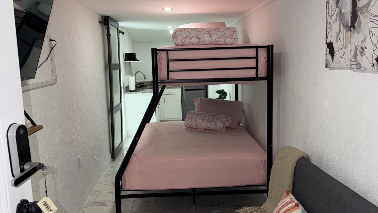 Photo of Bedroom in Pinecrest West Park