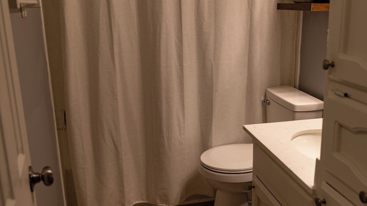Photo of Bathroom in Highlands - Perkins