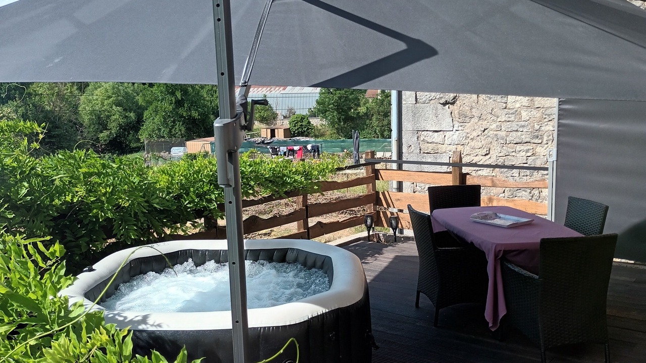 Photo of Outdoor in Treveray