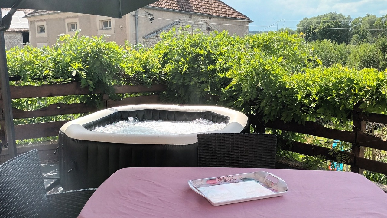 Photo of Outdoor in Treveray