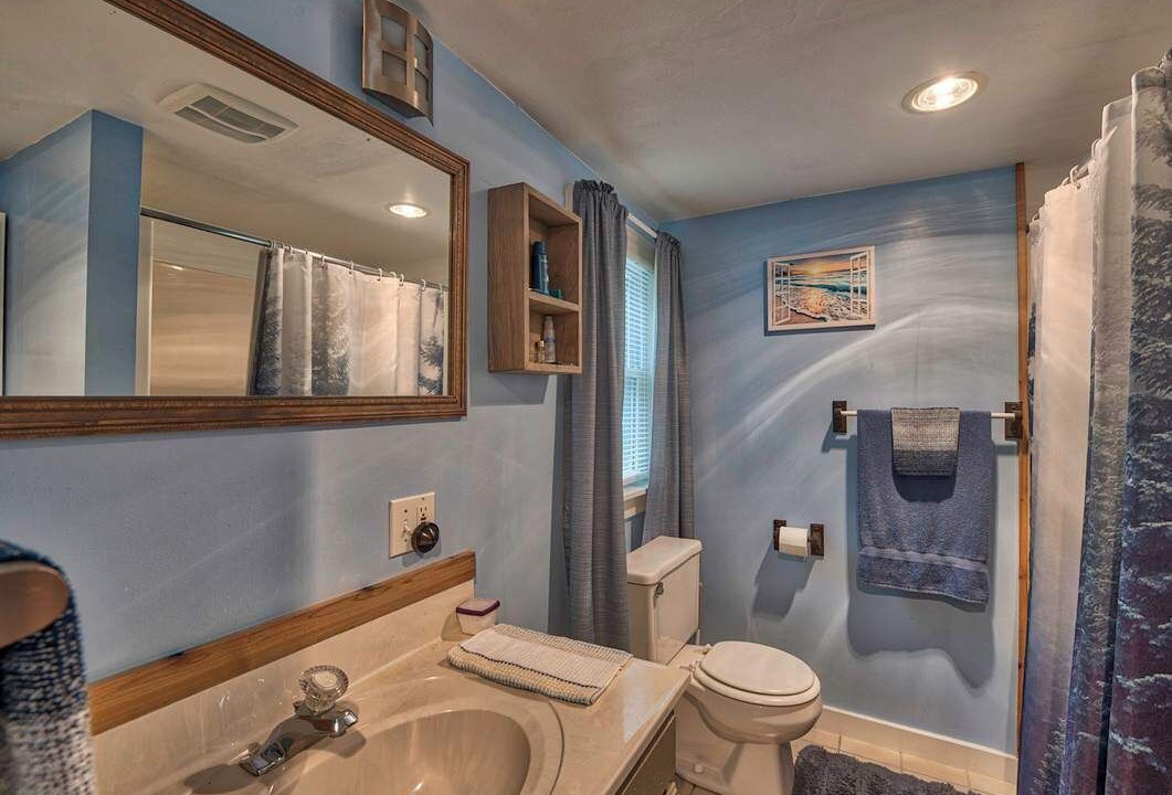 Photo of Bathroom in Levering