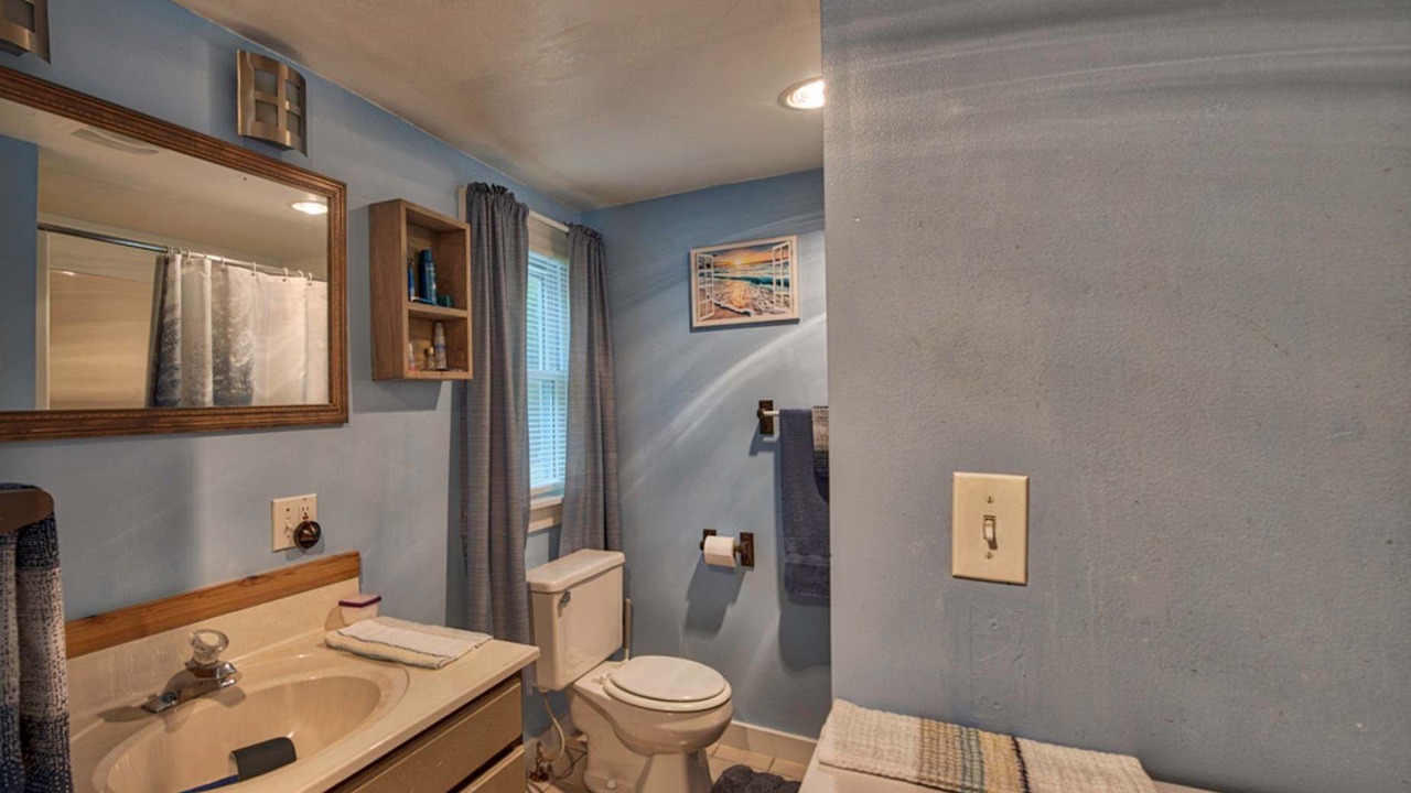Photo of Bathroom in Levering