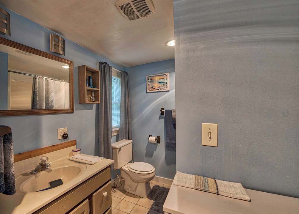 Photo of Bathroom in Levering