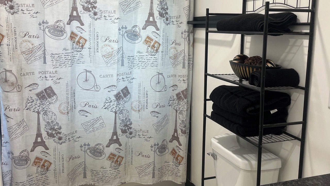 Photo of Bathroom in Leadwood