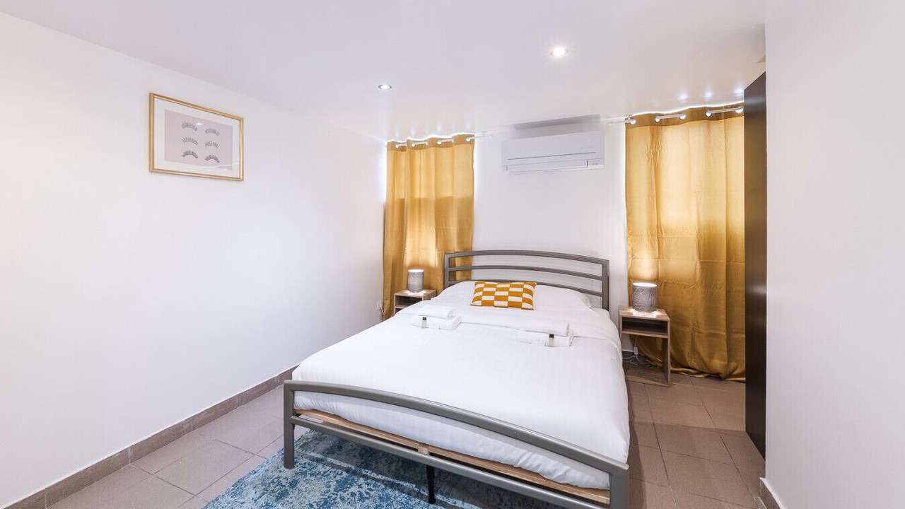 Photo of Bedroom in Neuilly-Plaisance