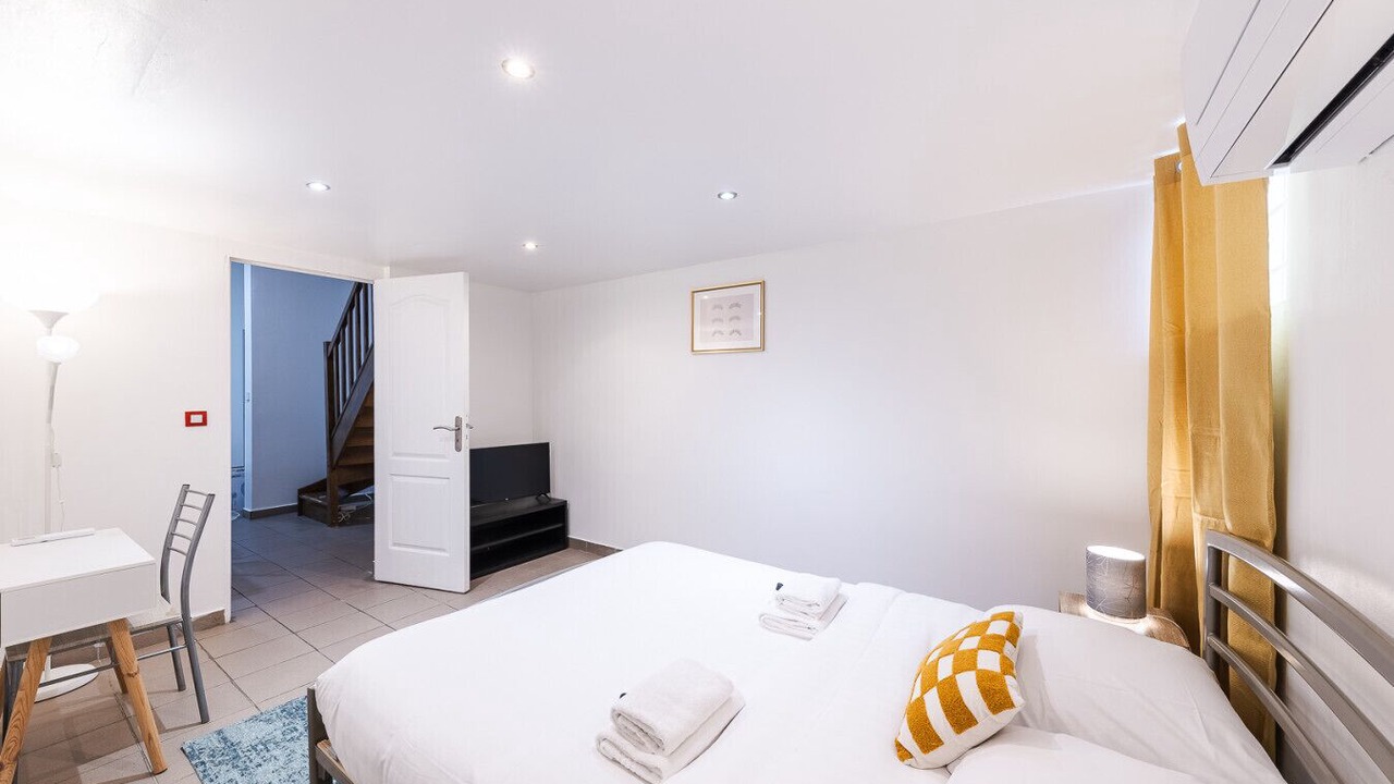 Photo of Bedroom in Neuilly-Plaisance