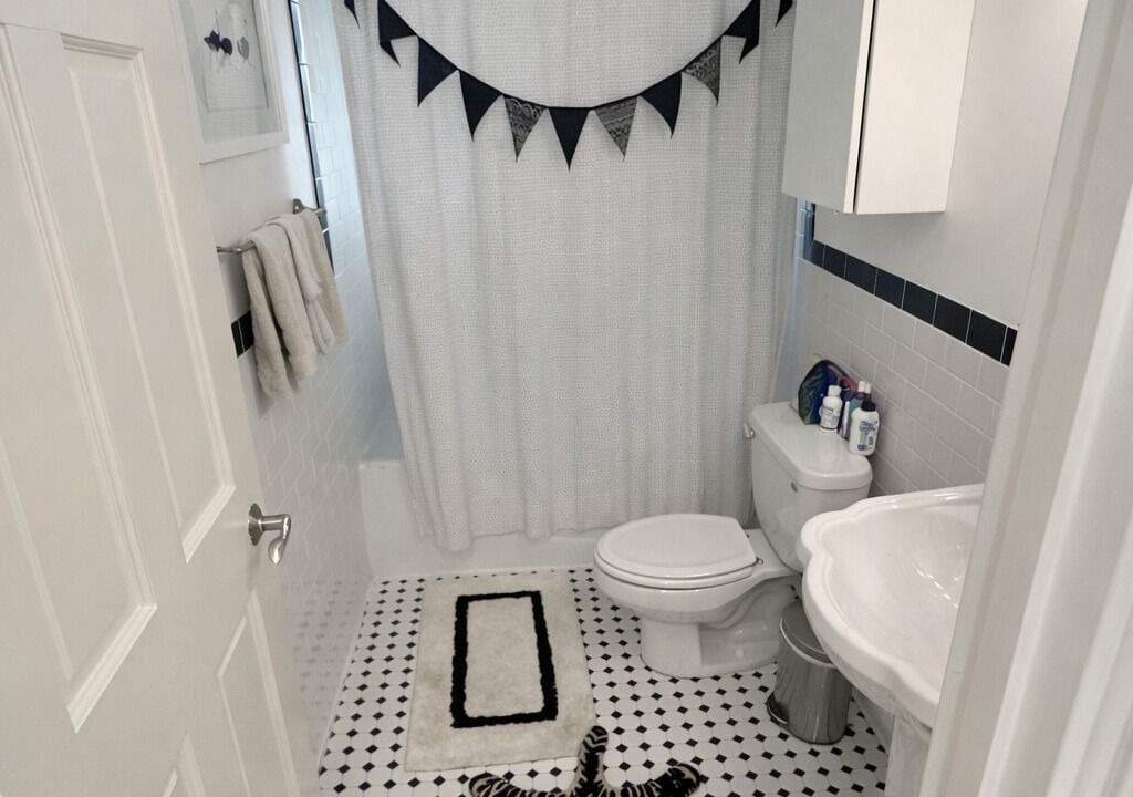 Photo of Bathroom in Morningside-Lenox Park