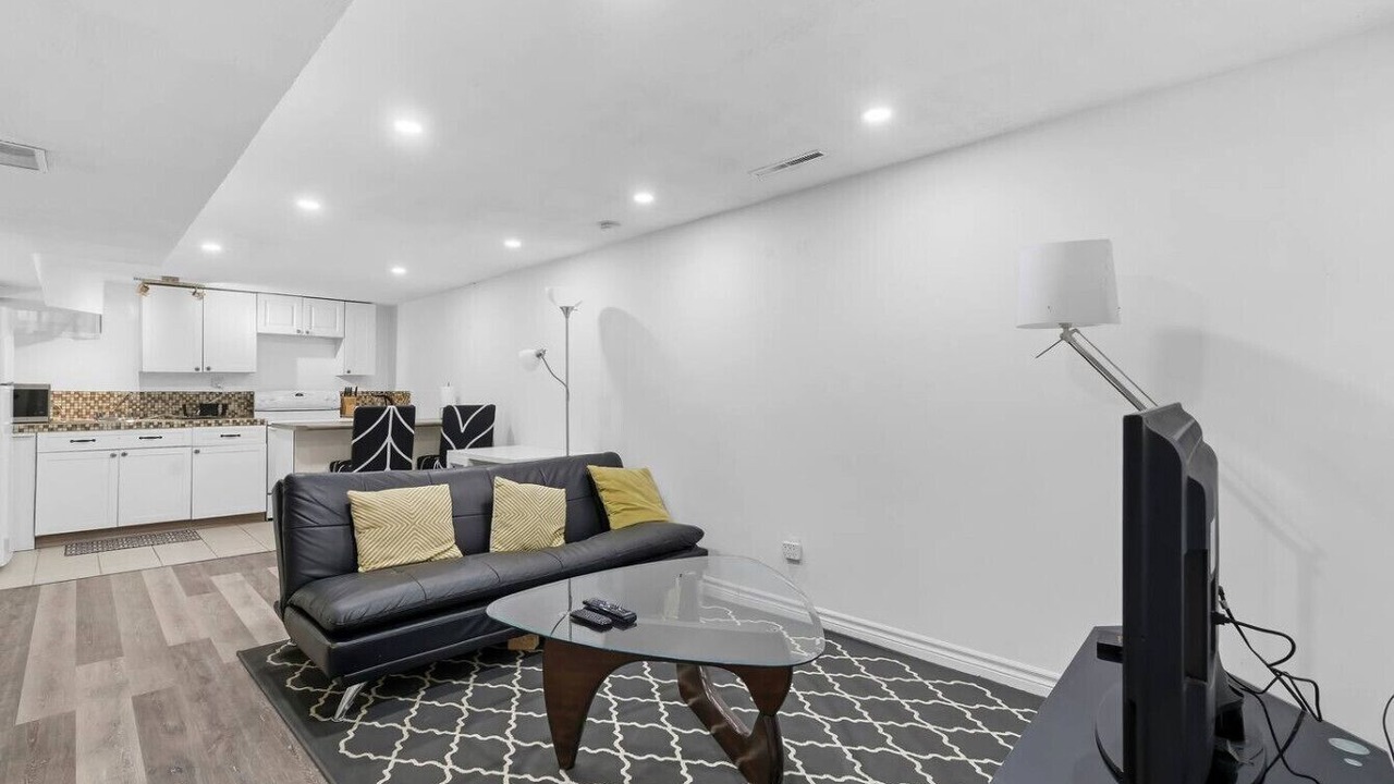 Photo of Livingroom in Port Weller