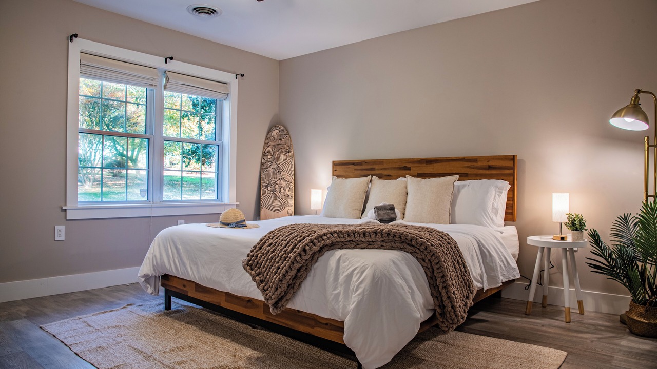 Photo of Bedroom in Lake Shore