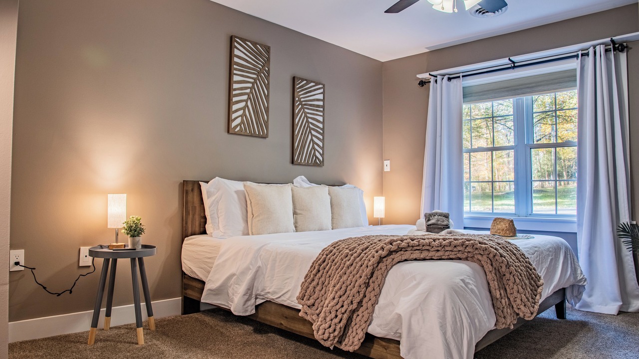 Photo of Bedroom in Lake Shore