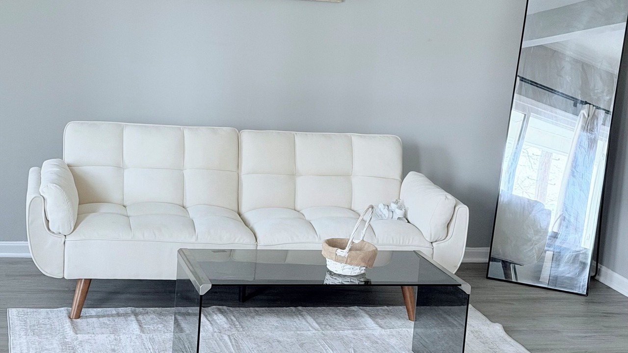 Photo of Livingroom in Lansdowne