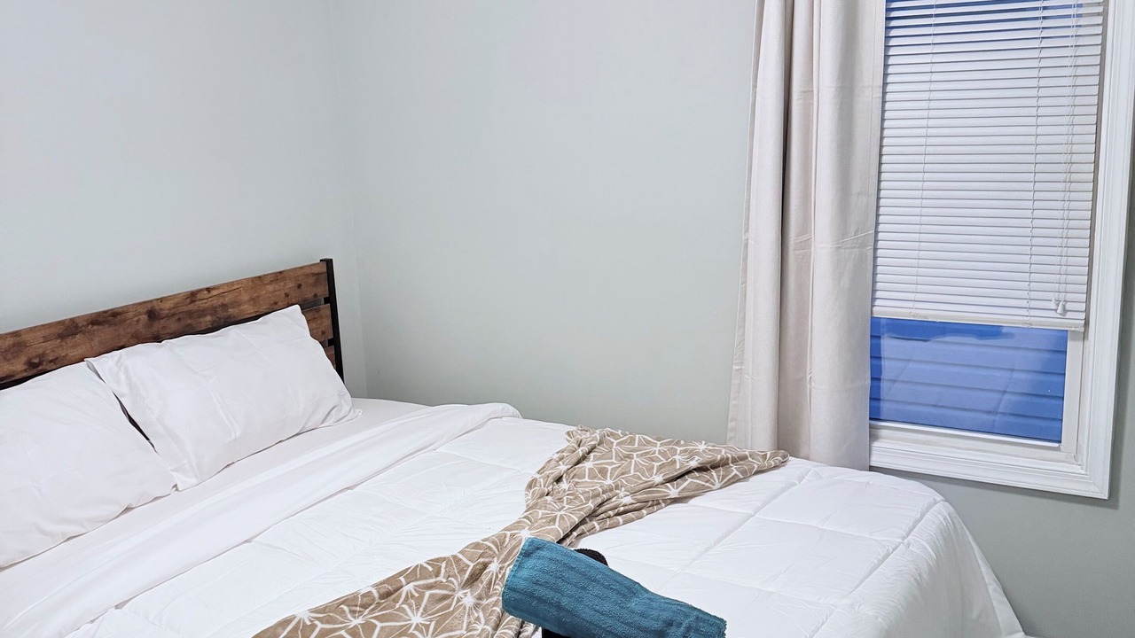 Photo of Bedroom in Lansdowne