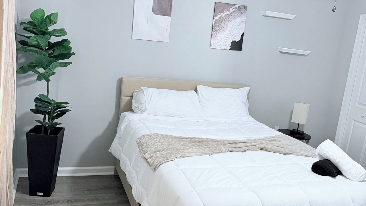Photo of Bedroom in Lansdowne