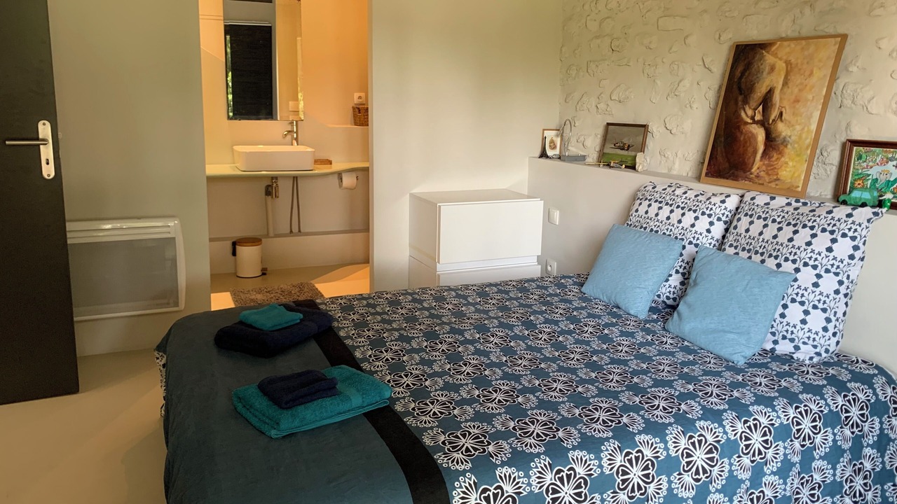 Photo of Bedroom in Sainte-Cecile-les-Vignes