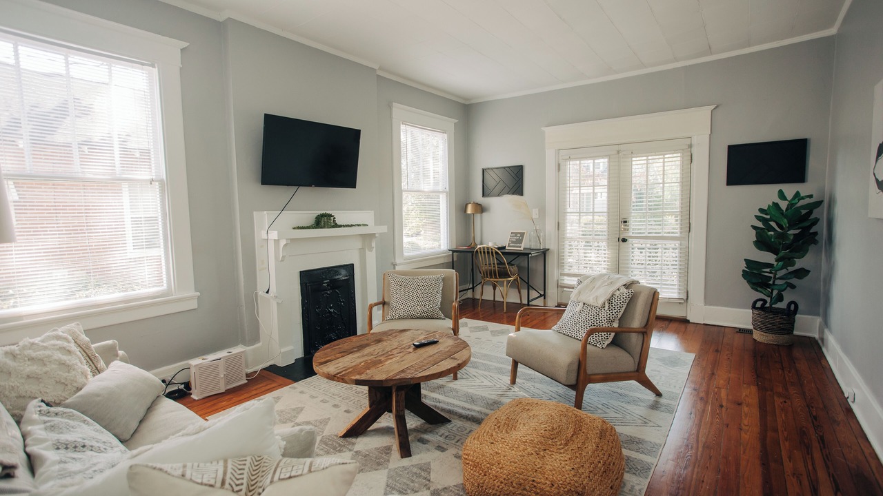 Photo of Livingroom in Midtown