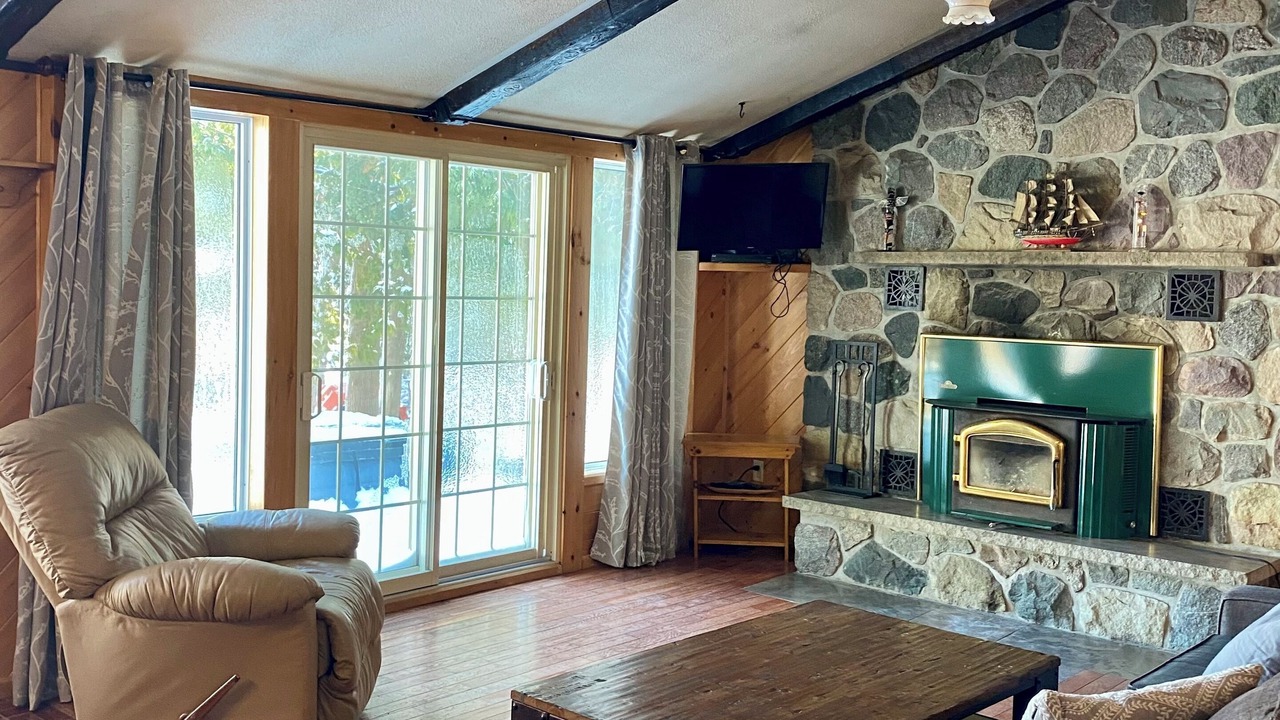 Photo of Livingroom in Manitoulin District