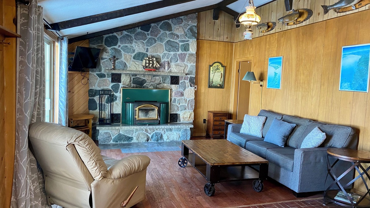 Photo of Livingroom in Manitoulin District