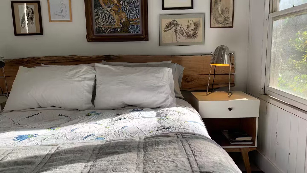 Photo of Bedroom in Hollowville