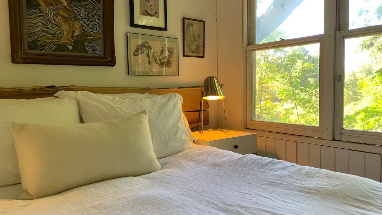 Photo of Bedroom in Hollowville