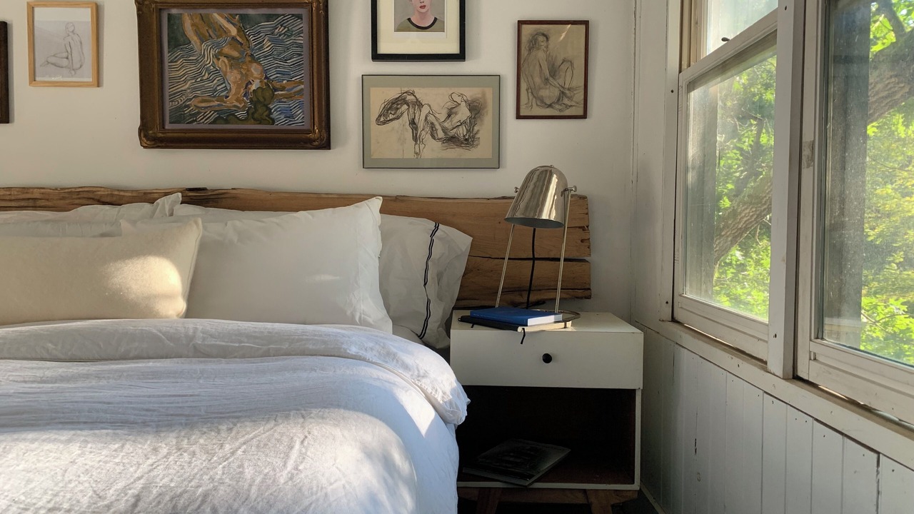 Photo of Bedroom in Hollowville