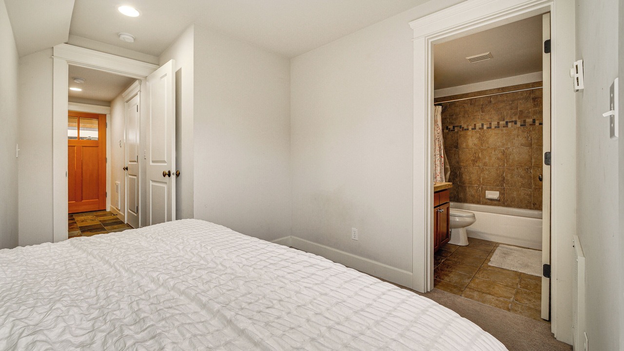 Photo of Bedroom in Eastlake