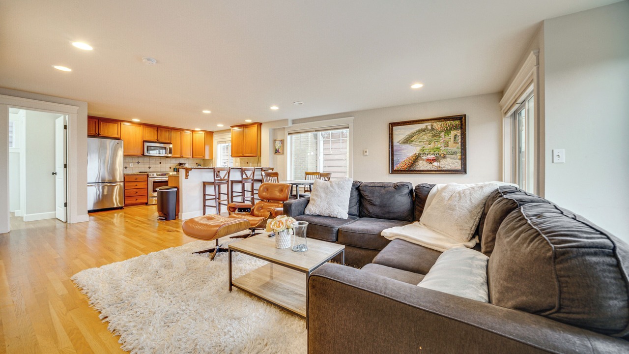 Photo of Livingroom in Eastlake