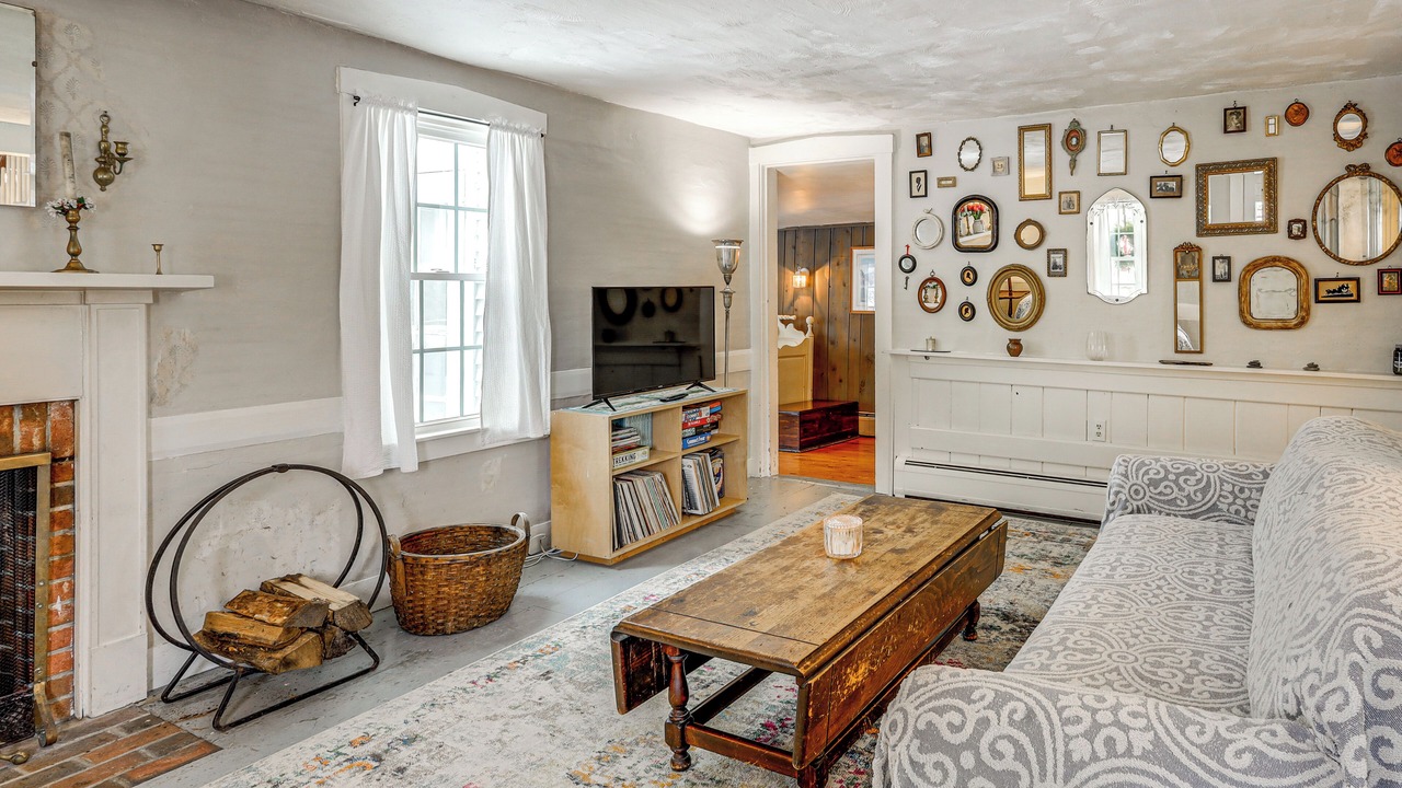 Photo of Livingroom in West Arlington