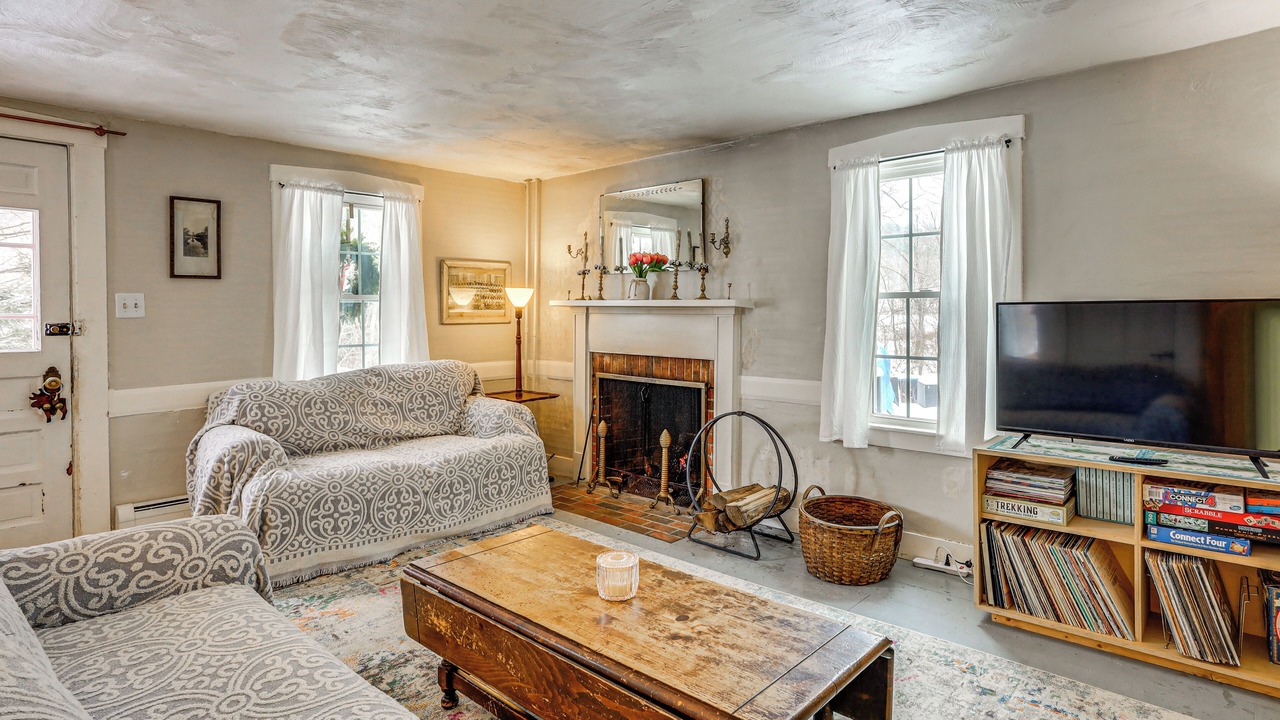 Photo of Livingroom in West Arlington