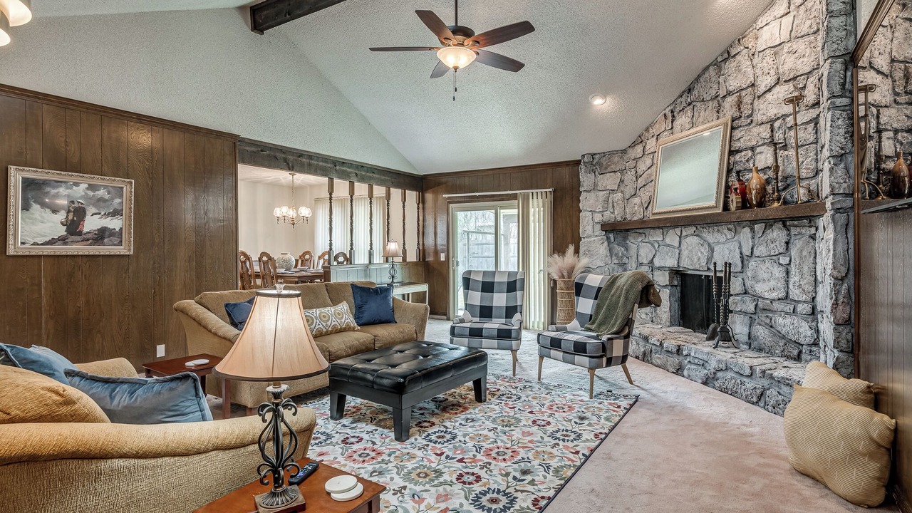 Photo of Livingroom in South Tulsa
