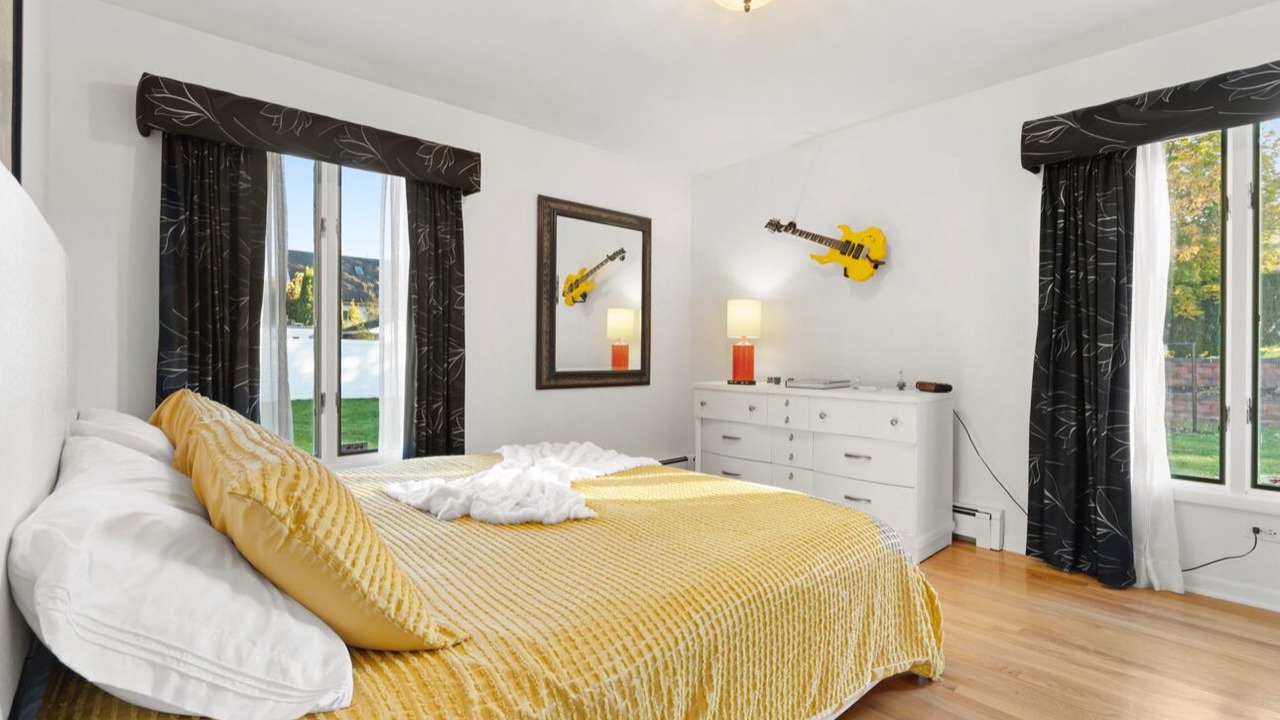 Photo of Bedroom in Walker